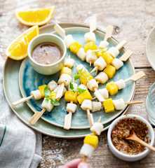 Minibrochettes de pétoncles au beurre d'orange