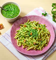 Trofie alla rucola, crescione e noci