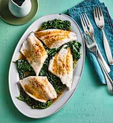 Gedämpfte Asia-Forellen auf Spinat