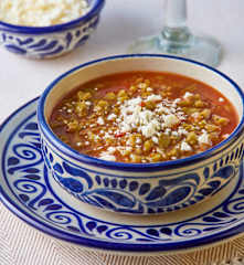 Caldo de nopales con chile morita