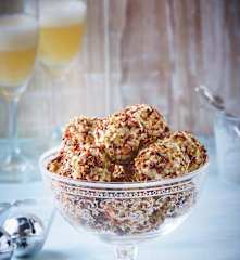 Uvas con queso y chapulines