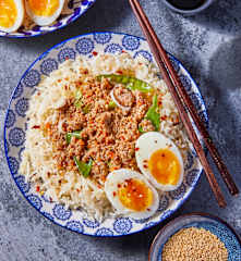 Daging Babi dan Telur dengan Nasi