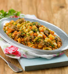 Almôndegas com legumes estufados