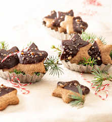 Galletas con baño de chocolate y nueces pacanas