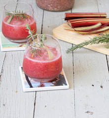 Gin fizz à la rhubarbe et au gingembre