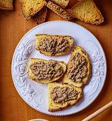 Crostini con crema di milza