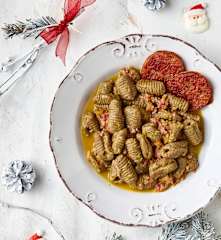 Gnocchi di lenticchie con sugo di cotechino