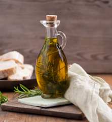 Oliwa aromatyzowana rozmarynem, szałwią i tymiankiem
