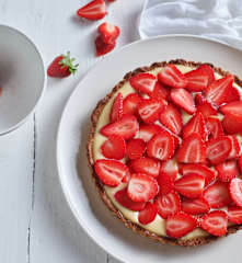 Tarta de crema pastelera y fresas