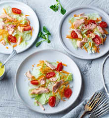 Insalata di salmone con dressing al mango