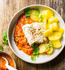 Merlu vapeur à la tomate et pommes de terre