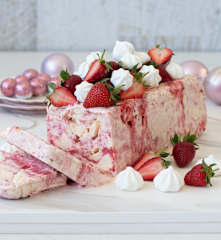 Strawberry and meringue semifreddo