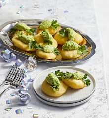 Pizzette fritte con mousse di baccalà