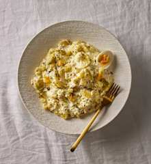 Kartoffelsalat mit Mayonnaise und Eiern