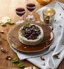 Camembert con mirtilli rossi e mandorle