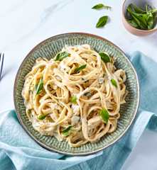 Sauce Alfredo à l'artichaut avec fettucine