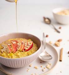 Porridge pomme et flocons d'avoine