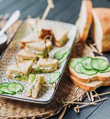 Sandwich pain de mie au sésame et concombre