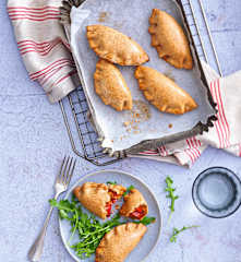 Empanadas au thon, tomates et poivron