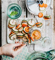 Brochettes de légumes et sauce au curry