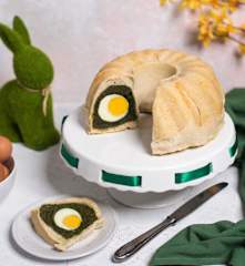 Wytrawna babka z zielonym farszem i jajkami