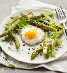 Eclosion sur son lit de verdure (zone 7)