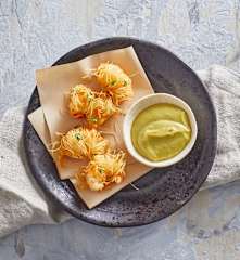 Gamberi in pasta kataifi e maionese al wasabi