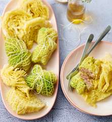 Papillote de thon dans une feuille de chou