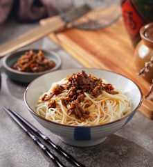 蔬食擔擔麵