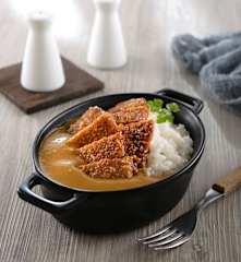 咖哩醬豬排飯