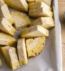 Tranche glacée à la noix de coco et à l'ananas