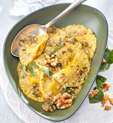 Kürbisravioli mit Salbei-Walnuss-Öl