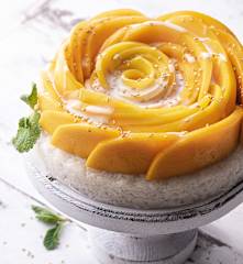 Pastel de arroz de mango vegano