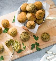 Croquetas de merluza, gambas y espinacas