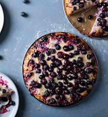 Pizza de mascarpone y arándanos