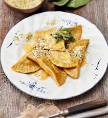 Schlutzkrapfen mit Walnussfüllung