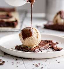 Gelado vegan de coco e café com brownies e molho de chocolate