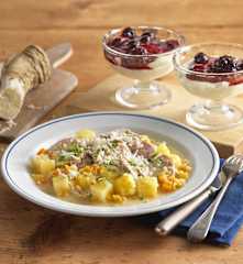 Menü: Wurzelfleisch; Sahne-Grießpudding mit Beerenröster