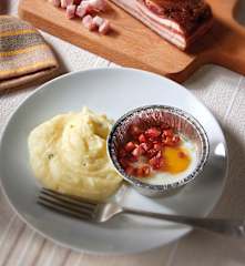 Uova con purea profumata