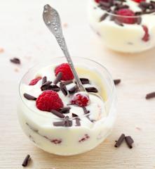 Tiramisu aux deux chocolats et framboises