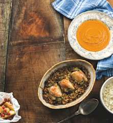 Creme de legumes, coxas de frango recheadas, arroz e maçãs ao vapor