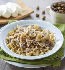 Farfalle alle olive e mozzarella