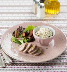 Arroz selvagem com lombinho de porco e ameixa