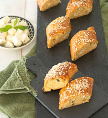 Χαλλουμωτές (ρολά γεμιστά με χαλλούμι)