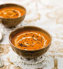 Sopa de feijão branco e tomate