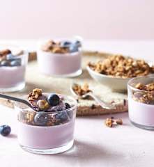 Postre de arándanos con granola
