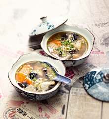 Soupe de poulet aux champignons noirs