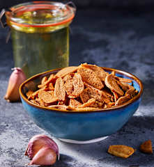 香脆蒜片和香蒜油