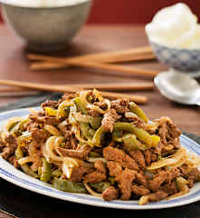 Ternera con pimientos en salsa picante