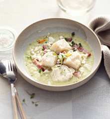 Crème de chou, morue, lardons et fromage de chèvre